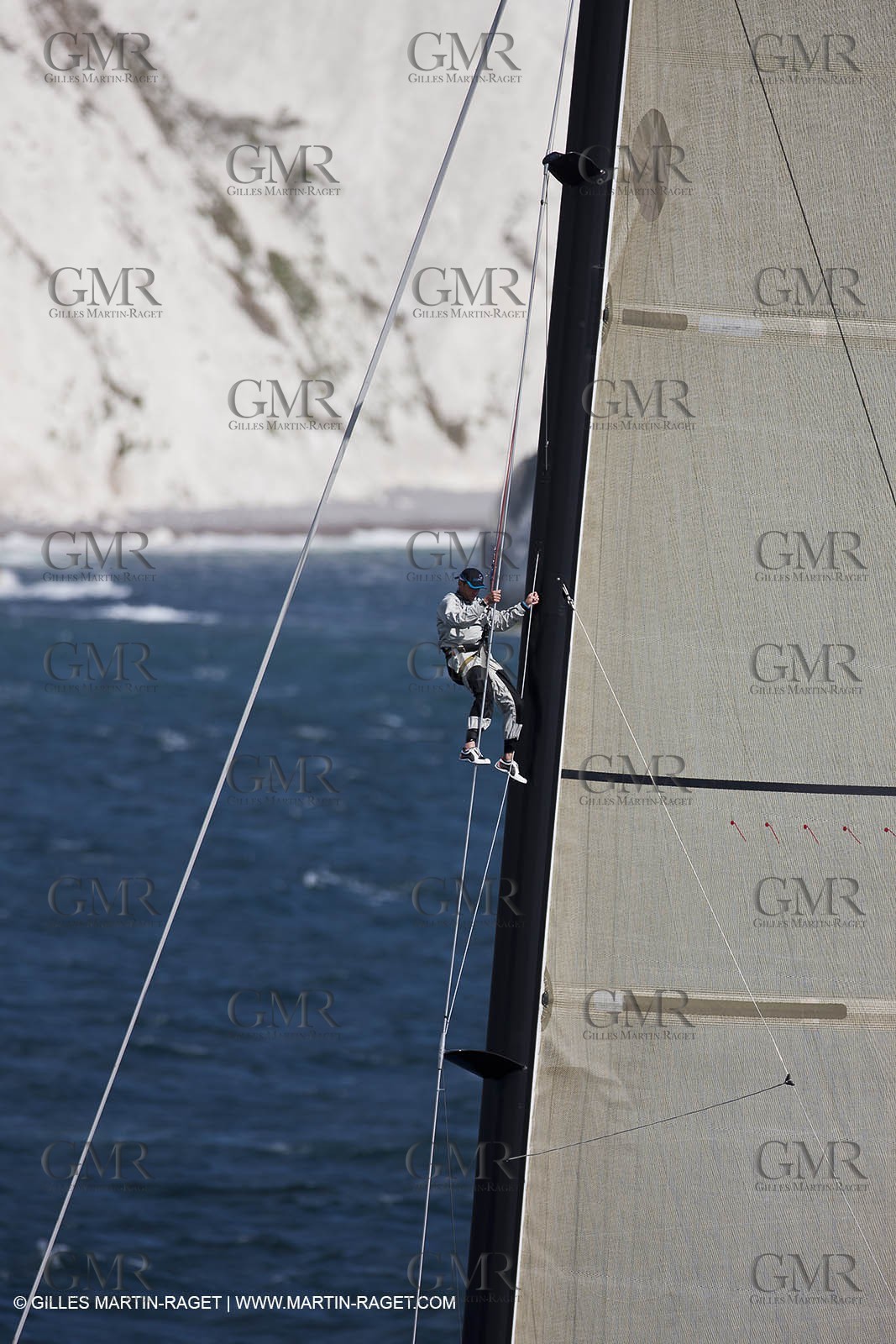 05 08 2010 - Cowes (UK, IOW) - The 1851 Cup -  BMW ORACLE Racing - Round The Island Race - Rounding the Needles