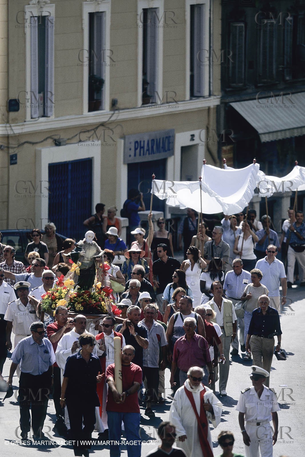 Marseille (FRA), fishermen fest for St Esteve anniversary