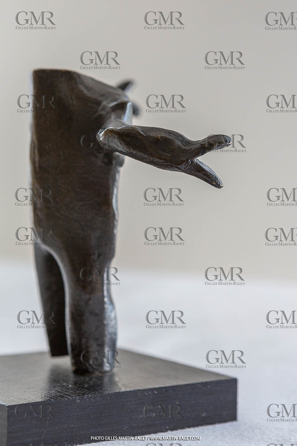 08 06 2012, St Rémy de Provence, Oeuvre de Germaine Richier, Guerrier n° 6 1953, Bronze patiné foncé, Epreuve d'exposition, 14 x 14 x 10,5 cm, Collection particulière