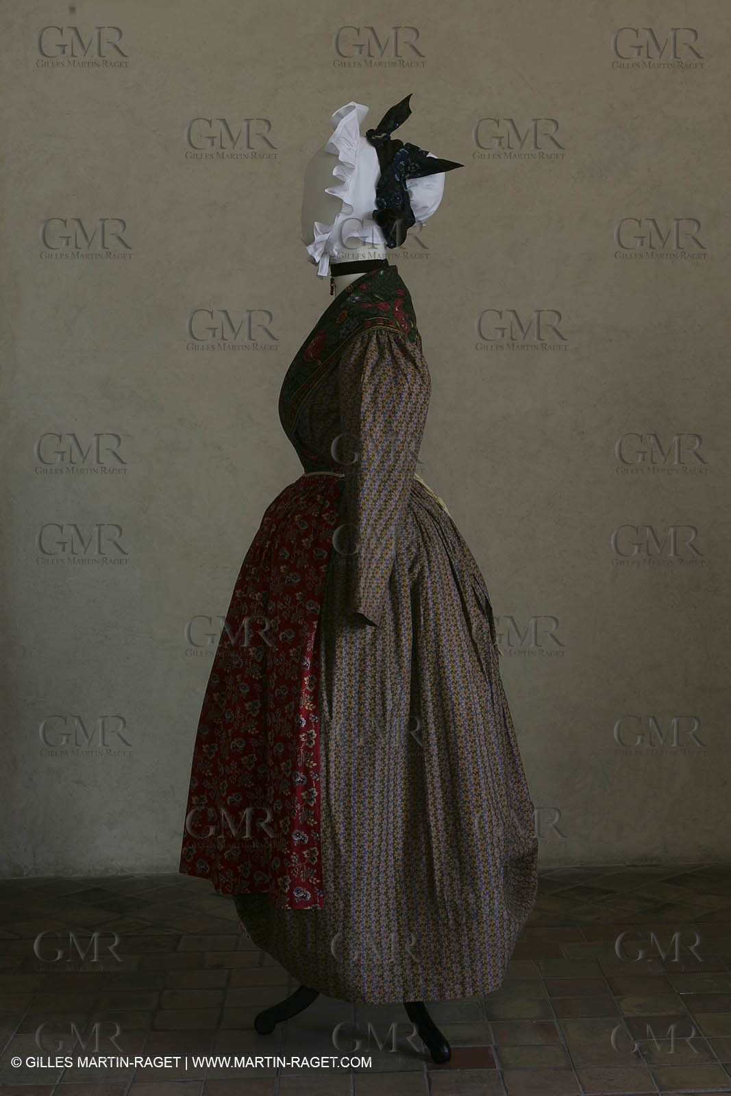 May 2004 - La Tour d'Aigues (FRA, 84) - Old costumes for women of the South exhibition