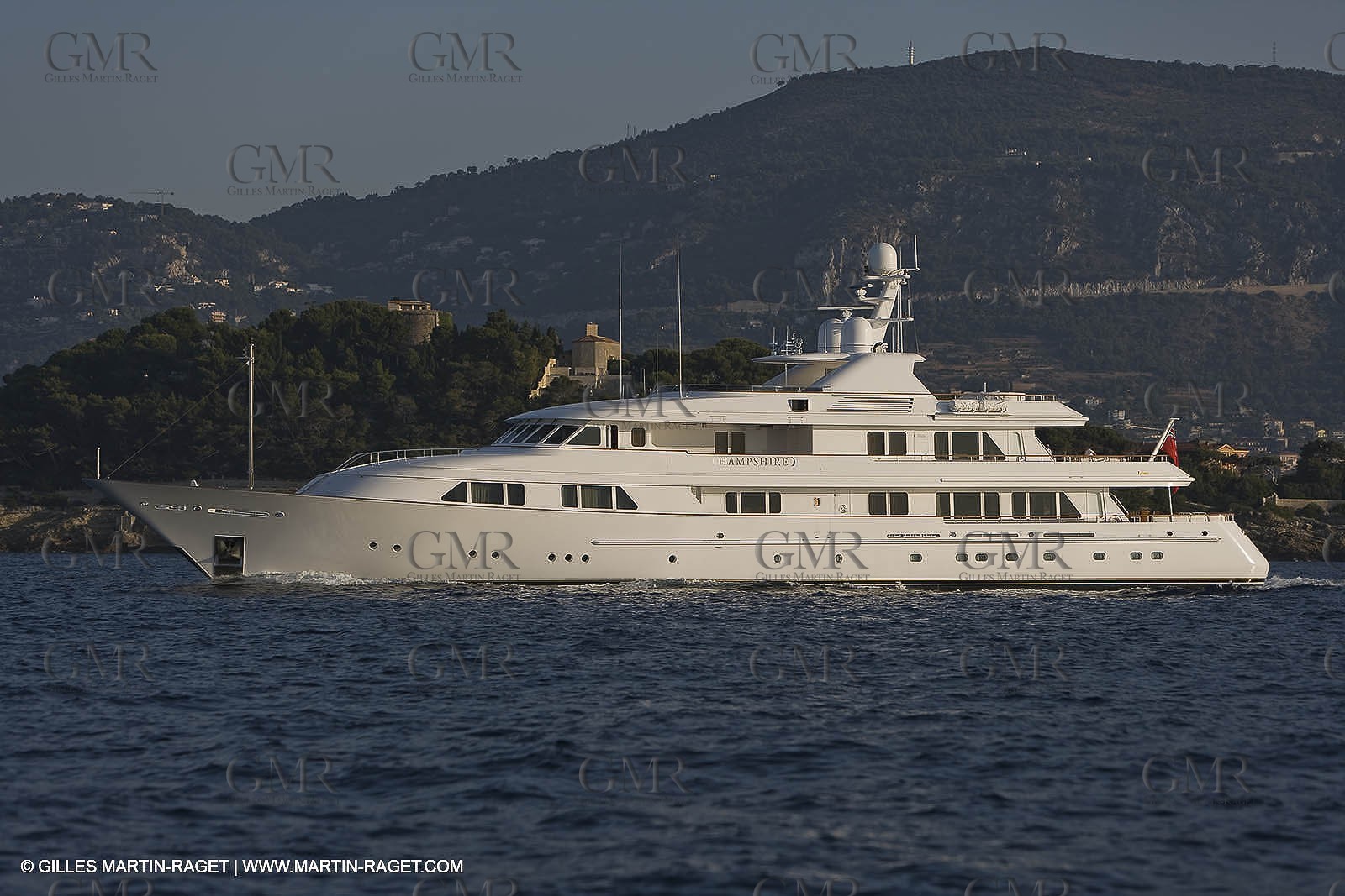 28 07 2007 - St Jean Cap Ferrat - SuperYachts - Motor Yachts - Hampshire