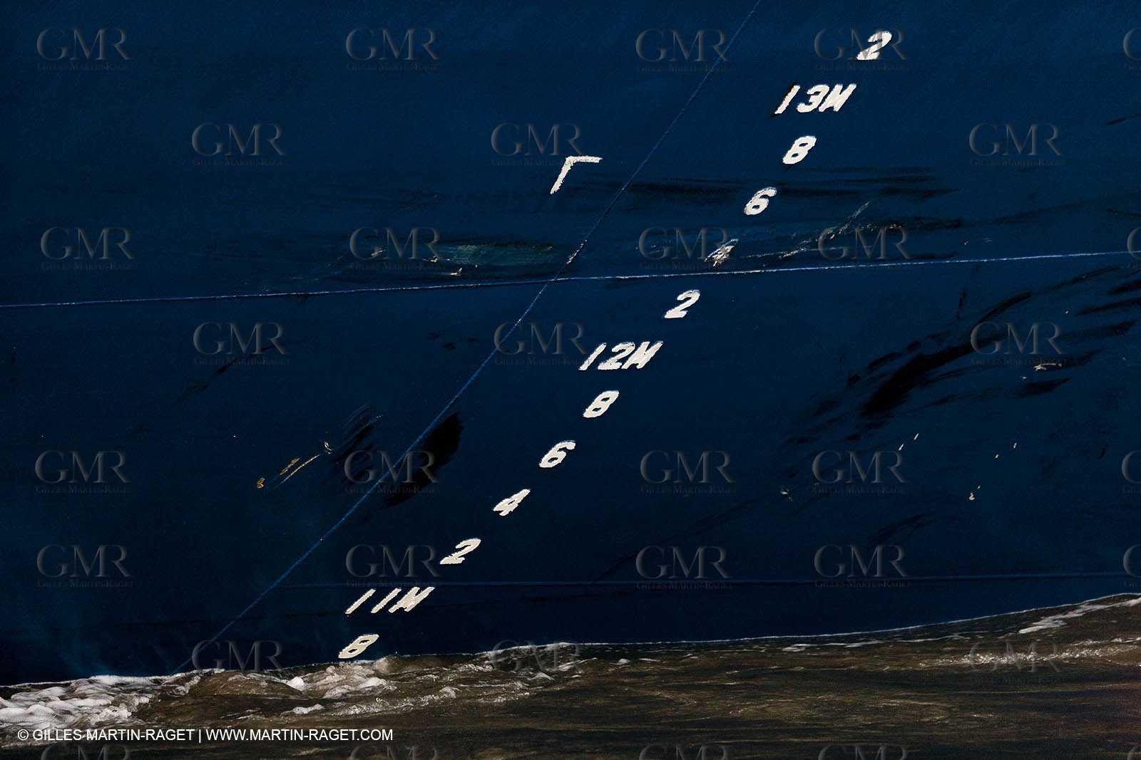 01 03 2011 - San Frnacisco (USA,CA) - Operations portuaires - détails de navires - déchargement de navire - containers