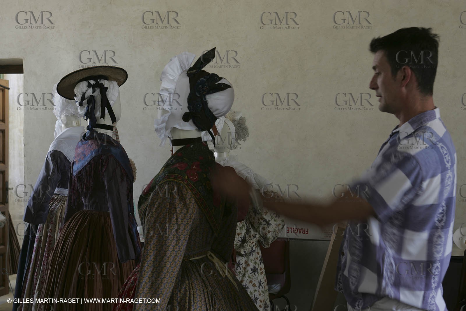 May 2004 - La Tour d'Aigues (FRA, 84) - Old costumes for women of the South exhibition