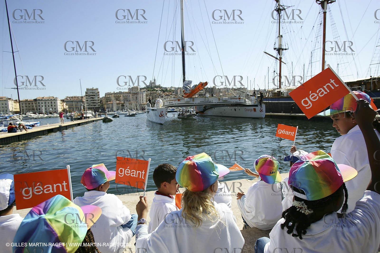 Orange II-Record Méditerranée 2004-Arrivée à Marseille-Dans le port historique