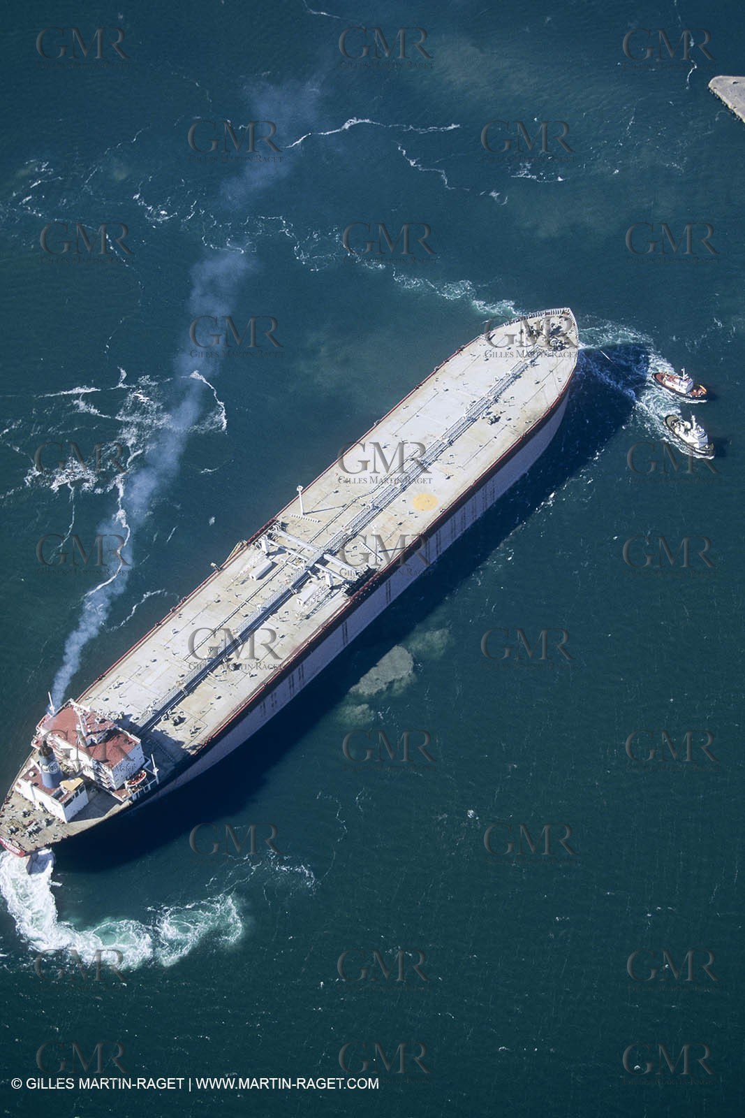 Monde maritime, opérations porturaires, ports, manoeuvres, marine world, harbour operations, maritime shipping,