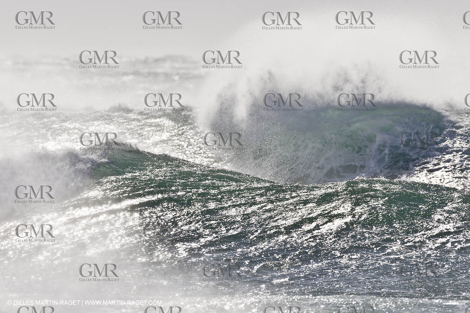 25 10 2010 - Marseille (FRA,13) - Gale Force 9 on the sailboard spot