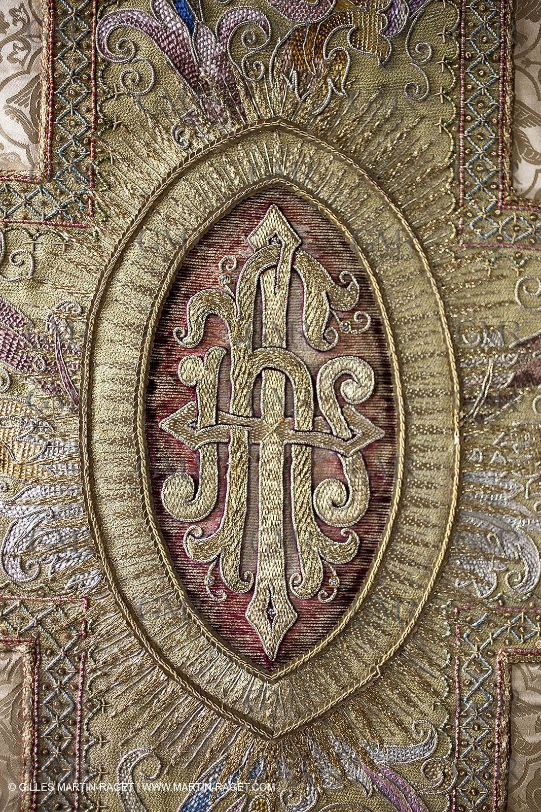 04 02 2013 - Marseille(FRA,13), Notre Dame de la Garde, Vêtements liturgiques