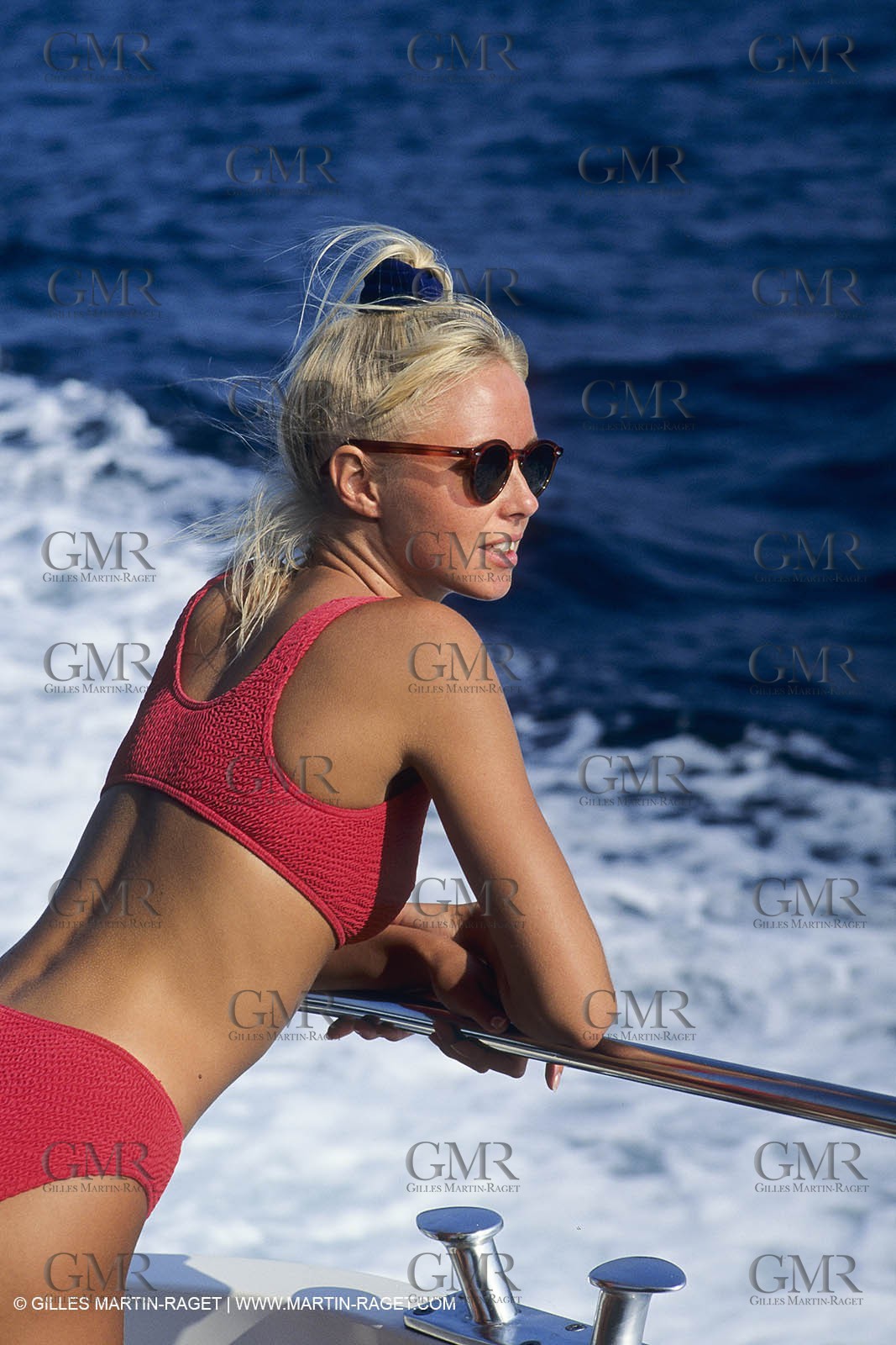 Powerboating, cruising, people