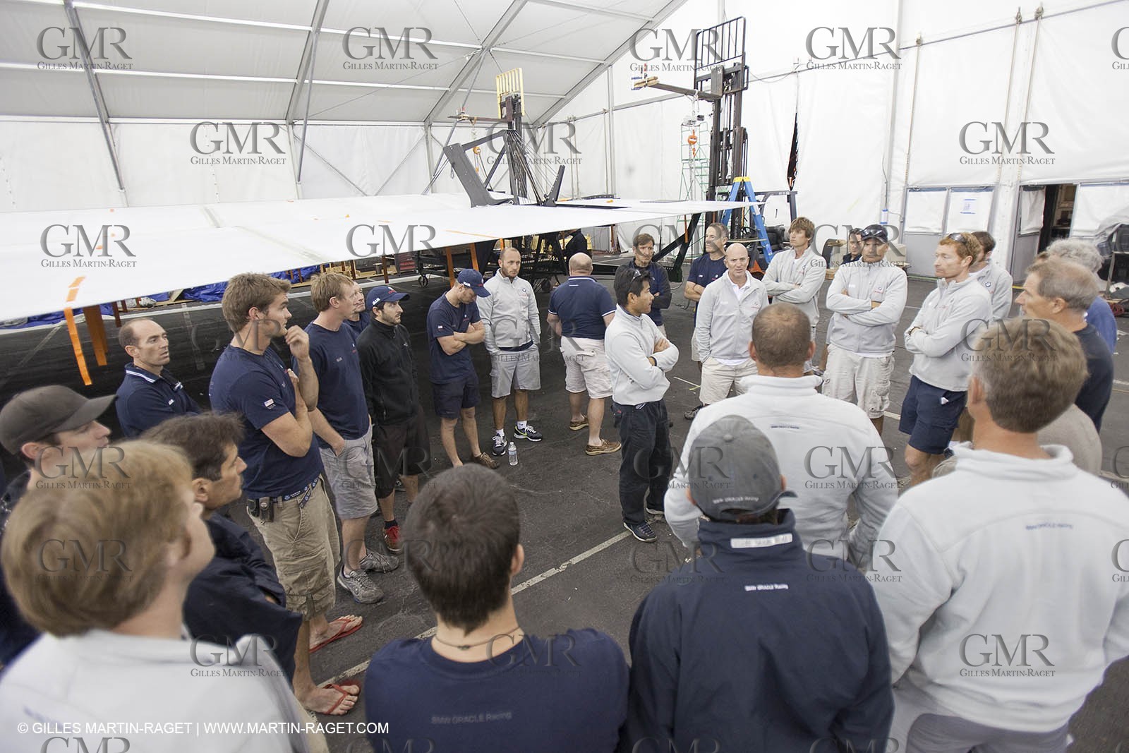 08 11 2009 - San Diego (USA, CA) - 33rd America's Cup - BMW ORACLE Racing - Wing revealed