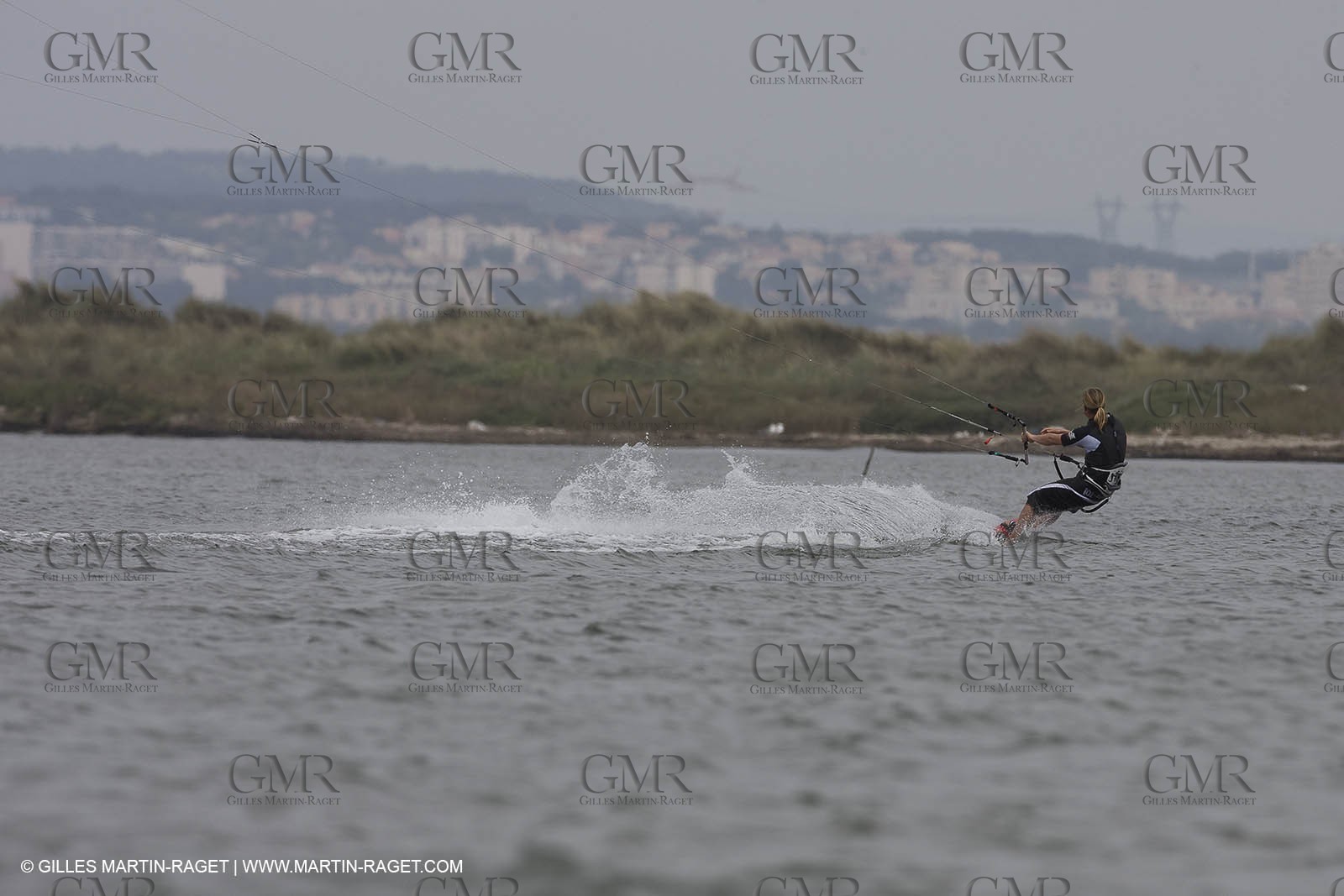 08 05 2008 - Port Saint Louis du Rhône (FRA, 13) - kite surfer Alexandre Caizergues training