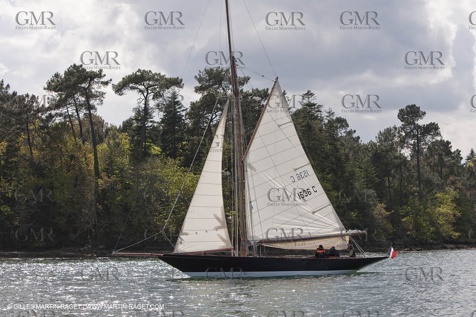 19 05 2010- Benodet (FRA,56)  -  Pen Duick sailing in Odet river