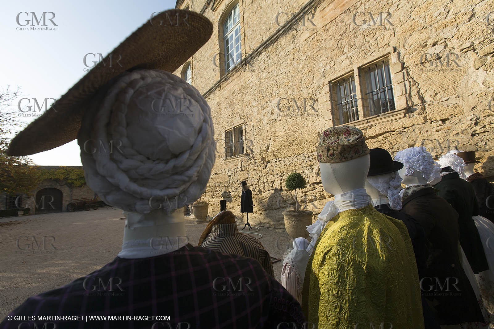 31 10 2013 - Ansouis (FRA,84) - Ansouis castle - Costumes of the exhibit Men costumes