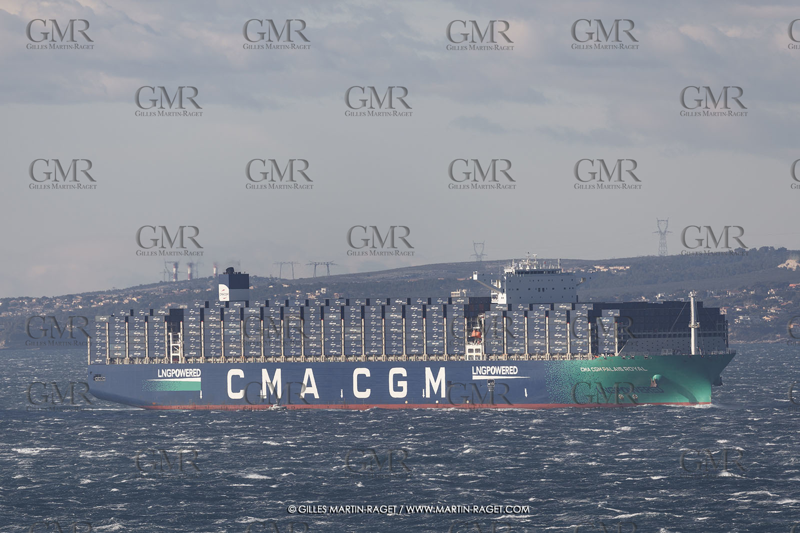 14 12 2023, Marseille (FRA), arrivée du Palais Royal, porte container armé par la CMA CGM, navire de 400 mètres de long, 67 mètres de large, qui transporte 23 000 conteneurs avec propulsion au GNL
