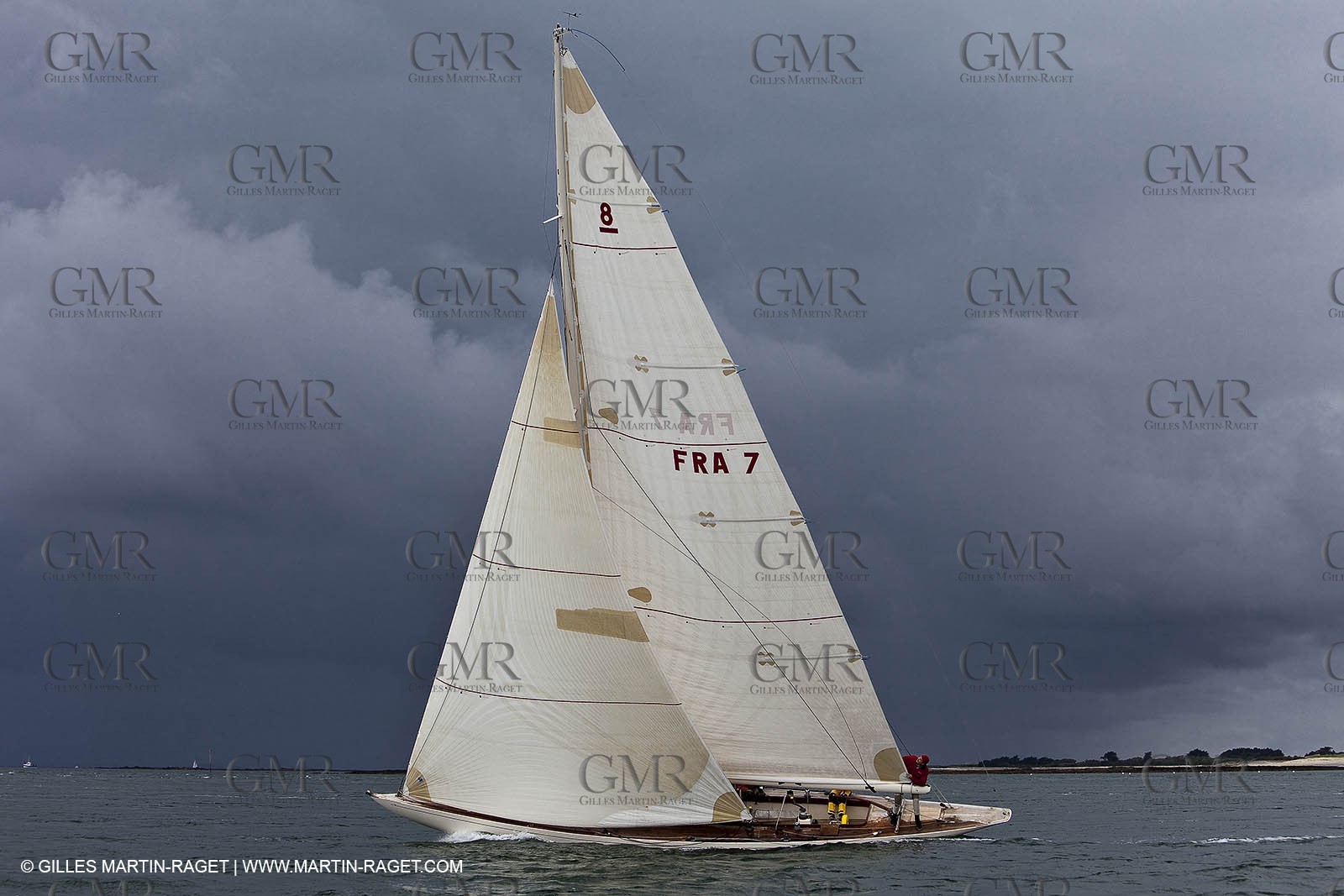 01-05-10 - Le Bono (FRA,56) - Regate Classique - 8m J