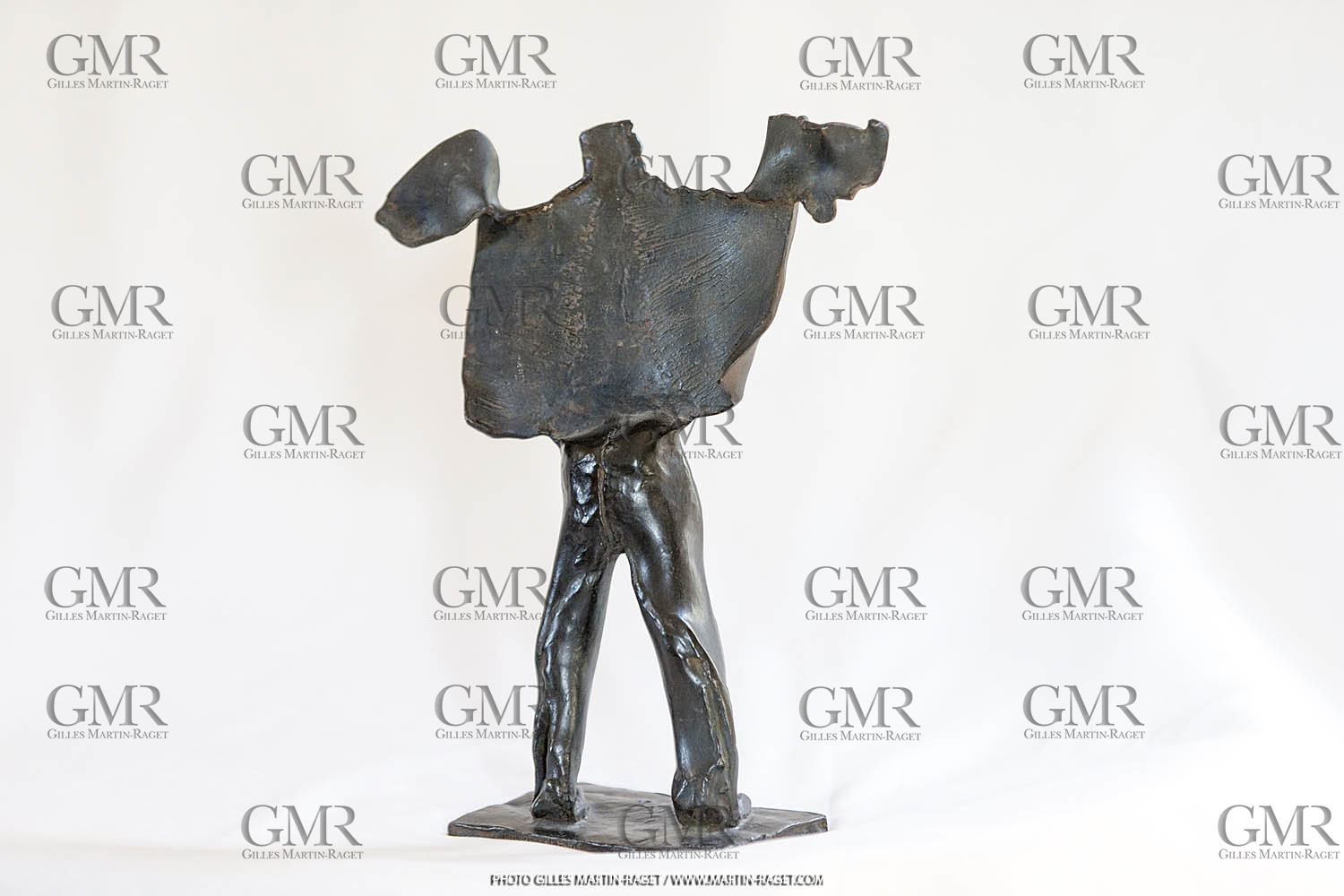 06 03 2016, Marseille, (FRA,13), Oeuvre de Germaine Richier, Homme de la nuit n°1 1954, Bronze patiné foncé, Numéroté 8 8, Fondeur L. Thinot, Paris, 27,5 x 20,4 x 9 cm, Collection particulière