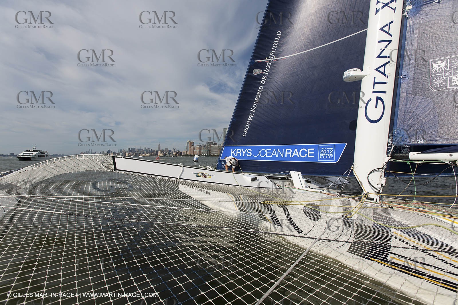 05 07 2012 - New York (USA) - Ocean Krys Race - Speed runs in fornt of NY city