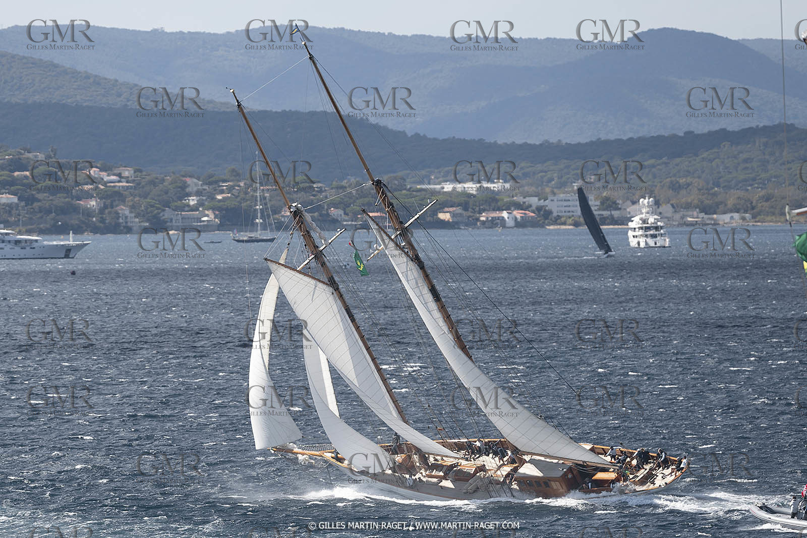 28 09 2022? Saint-Tropez,(FRA,83), Les Voiles de Saint-Tropez 2022 Régate N° 2 poup les modernes, navigation libre pour les grandes goélettes