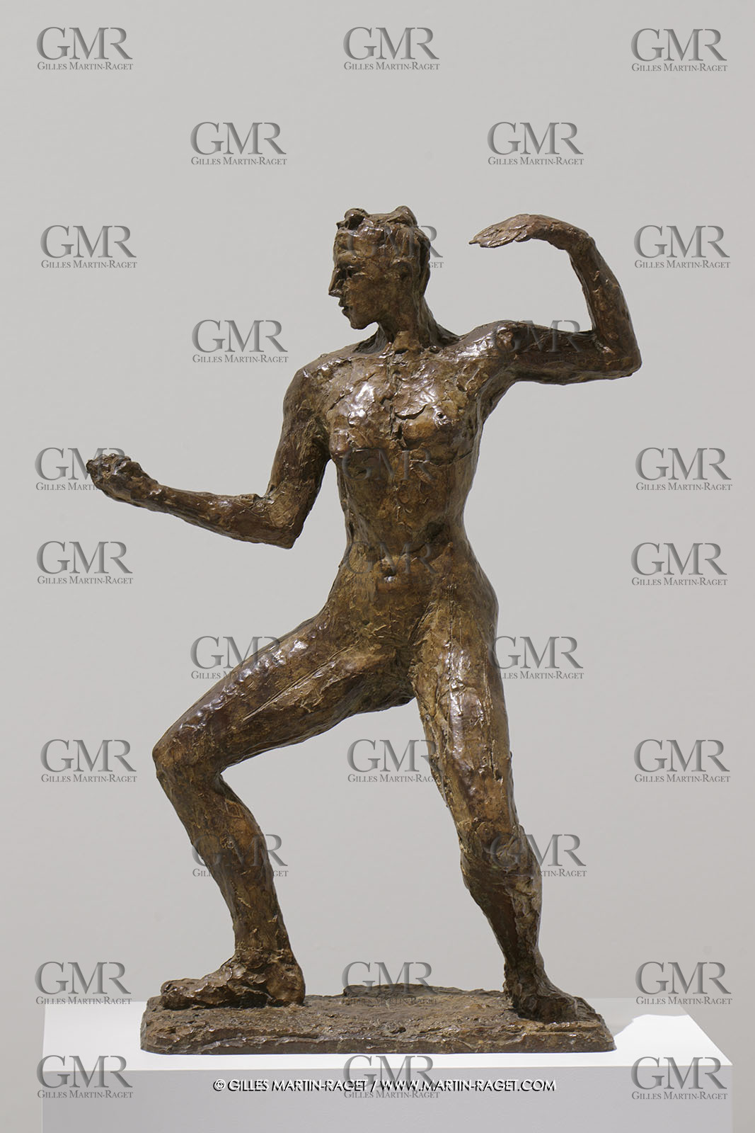 02 05 2023, Paris (FRA), oeuvre de Germaine Richier, Exposition Centre Pompidou 2023,  L'Escrimeuse (sans masque), 1943, bronze patiné foncé, Fondeur :  M. Pastori, Genève, 100 x 67 x 36 cm, Kunsthaus Zürich, Collection Dr. H.E. Mayenfisch, 1946