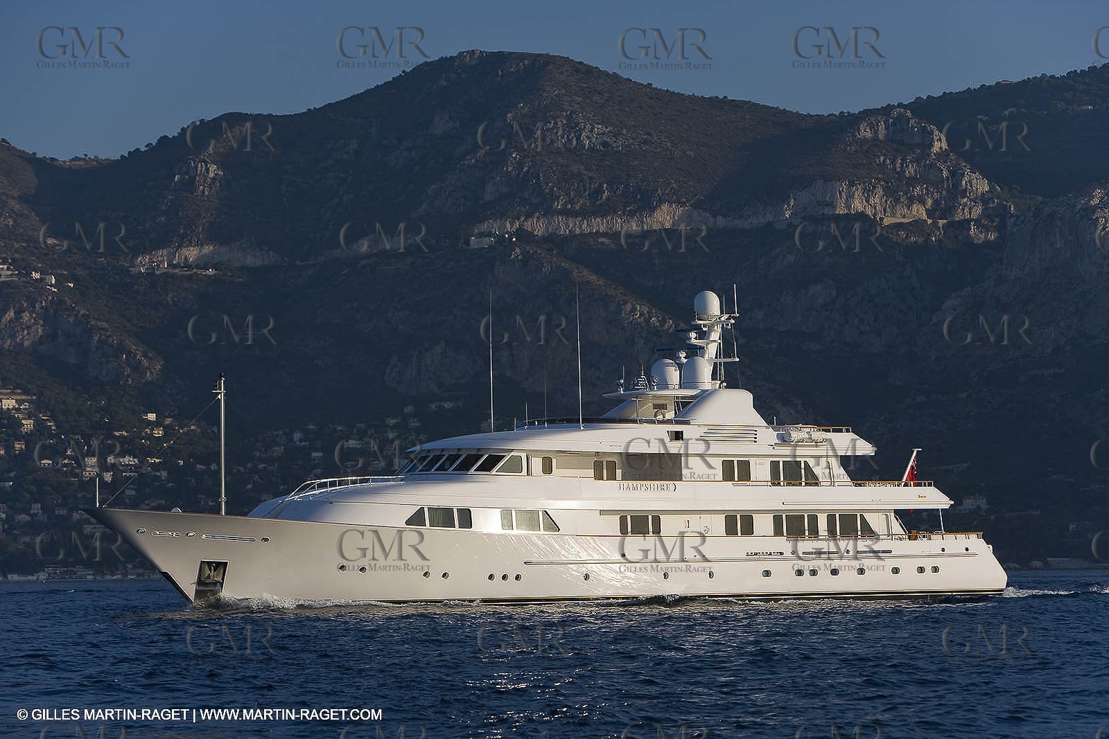 28 07 2007 - St Jean Cap Ferrat - SuperYachts - Motor Yachts - Hampshire