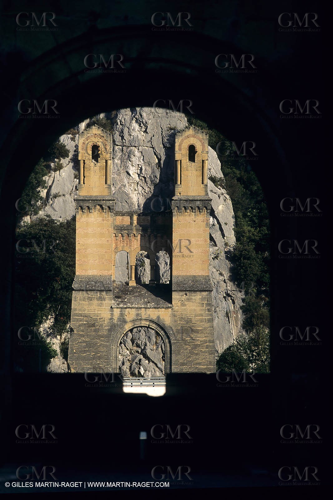 Aix en Provence area - Mirabeau bridge