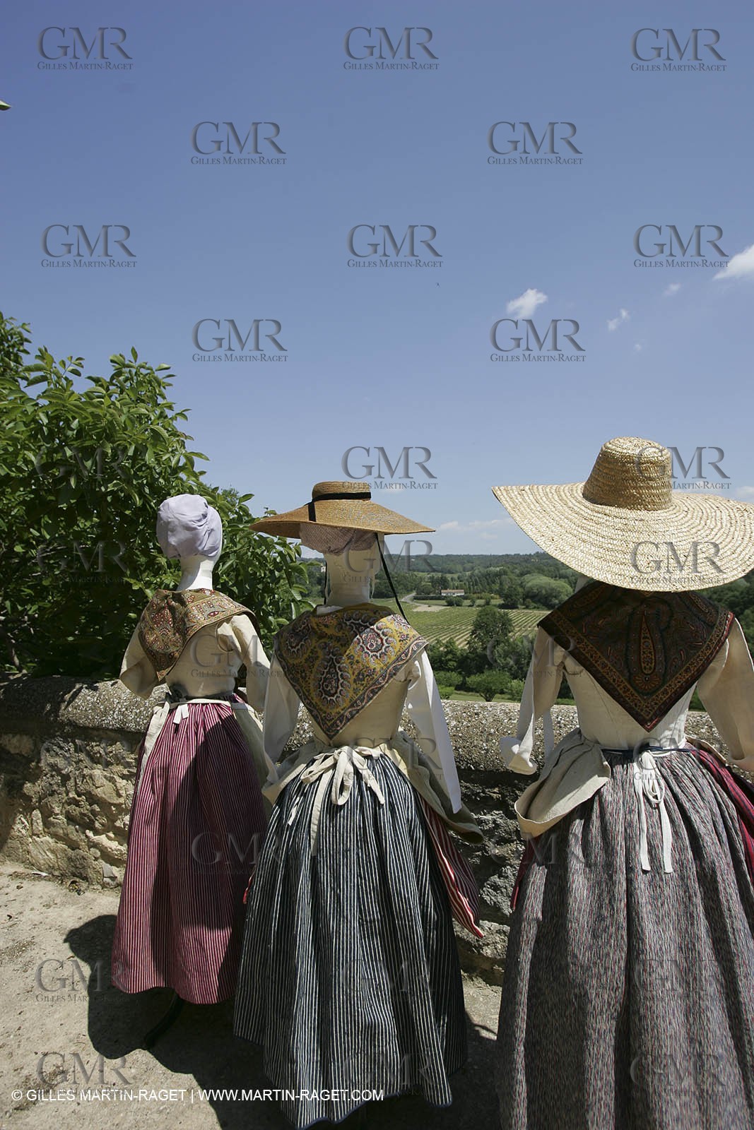 May 2004 - La Tour d'Aigues (FRA, 84) - Old costumes for women of the South exhibition