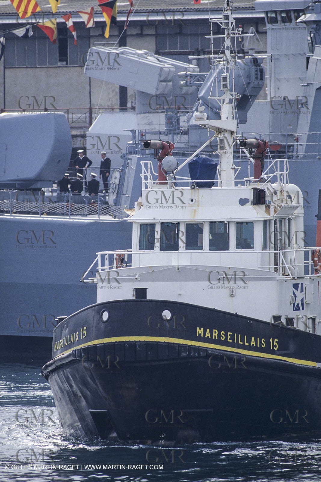 Monde maritime, opérations porturaires, ports, manoeuvres, marine world, harbour operations, maritime shipping,