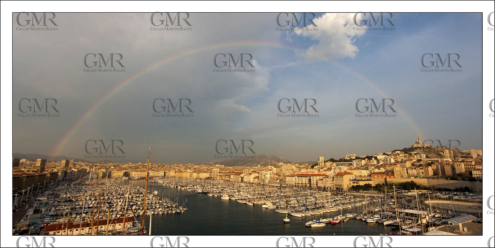 Produit : Tirage photo réalisé par nos soins sur imprimante jet d'encre professionnelle Epson à partir de 8 encres ultrachrome inaltérables (label Digigraphie).  Formats au choix : . . 50 x 100 cm . 100 x 200 cm  Choix des papiers : . Papier standard bril