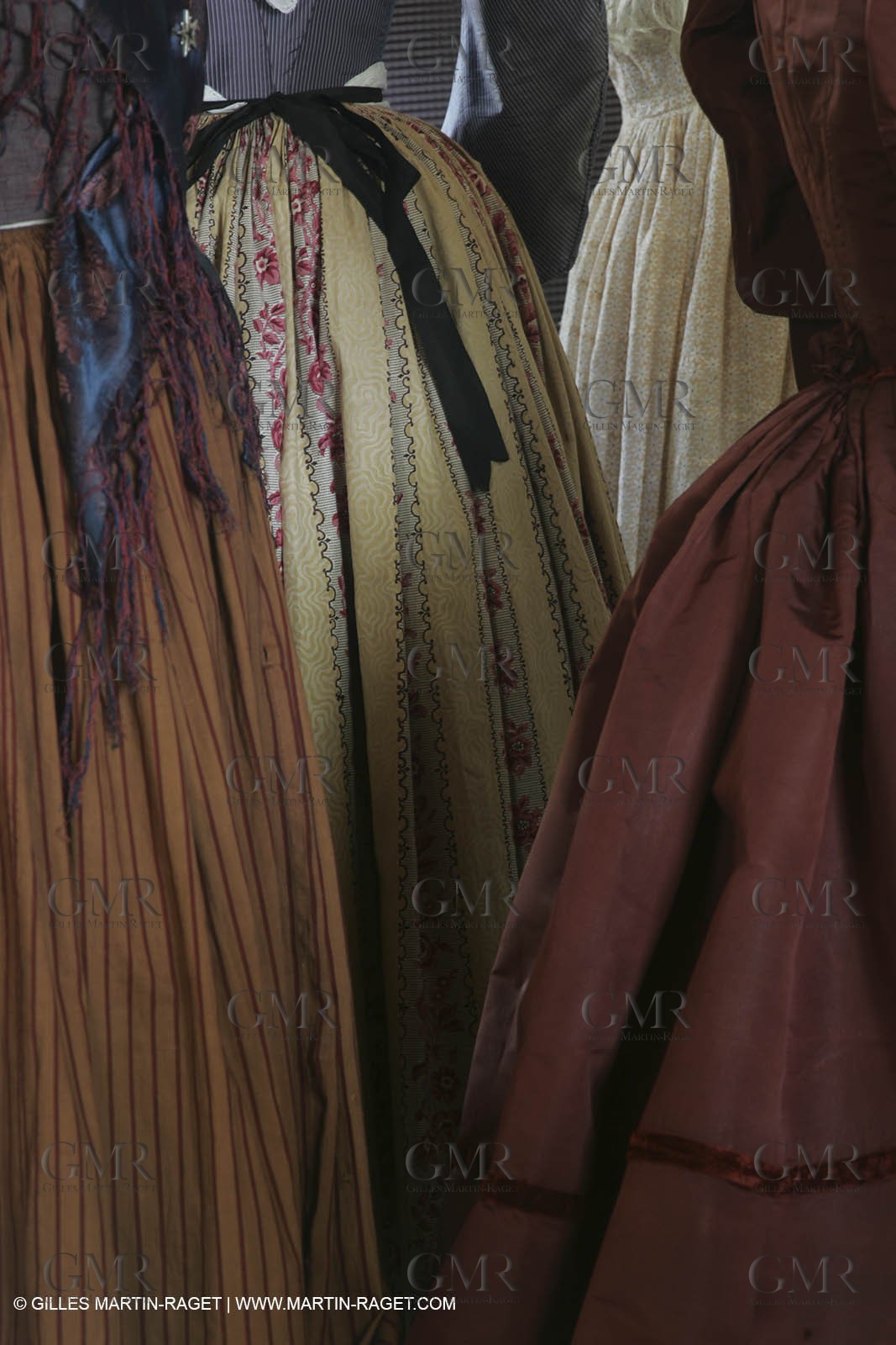 May 2004 - La Tour d'Aigues (FRA, 84) - Old costumes for women of the South exhibition