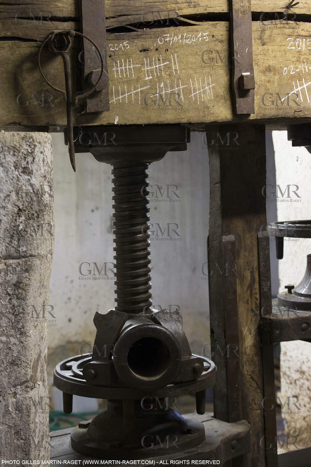 14 11 2015, Saint-Etienne du Grès (FRA,13), fabrication traditionelle de l'huile d'olive au moulin de la Croix