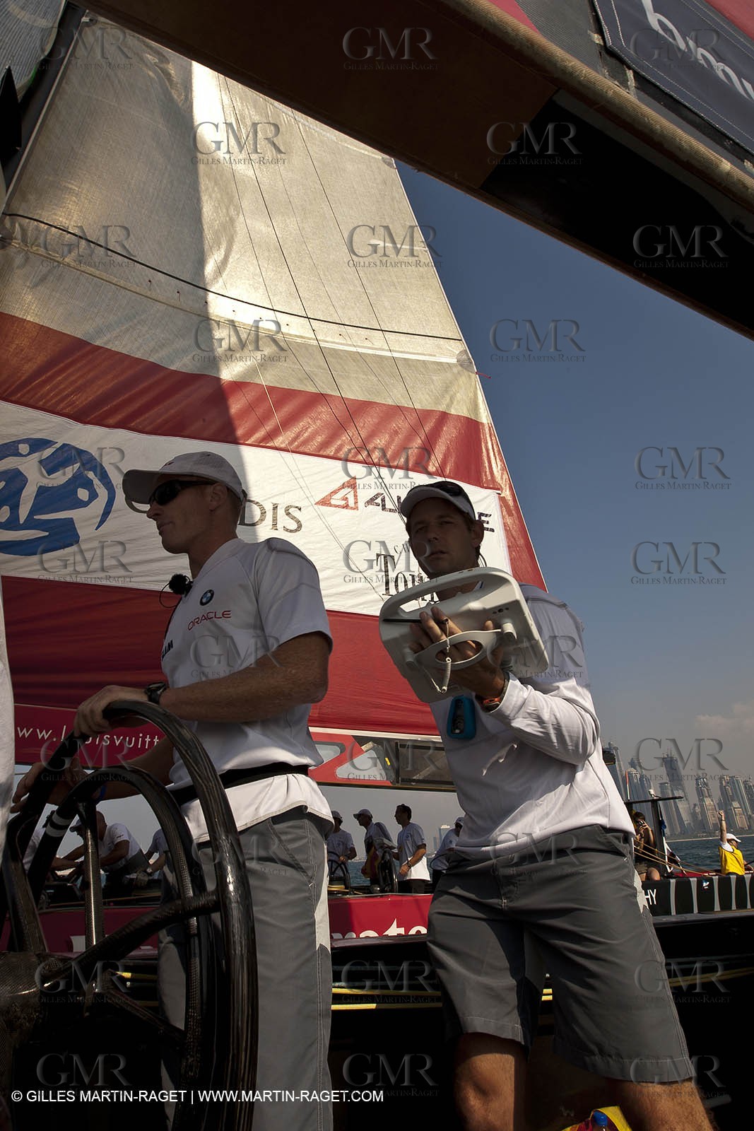 14 11 2010 - Dubai (UAE) - Dubai Louis Vuitton Trophy -  BMW ORACLE Racing - Training - Onboard Vs All 4 one