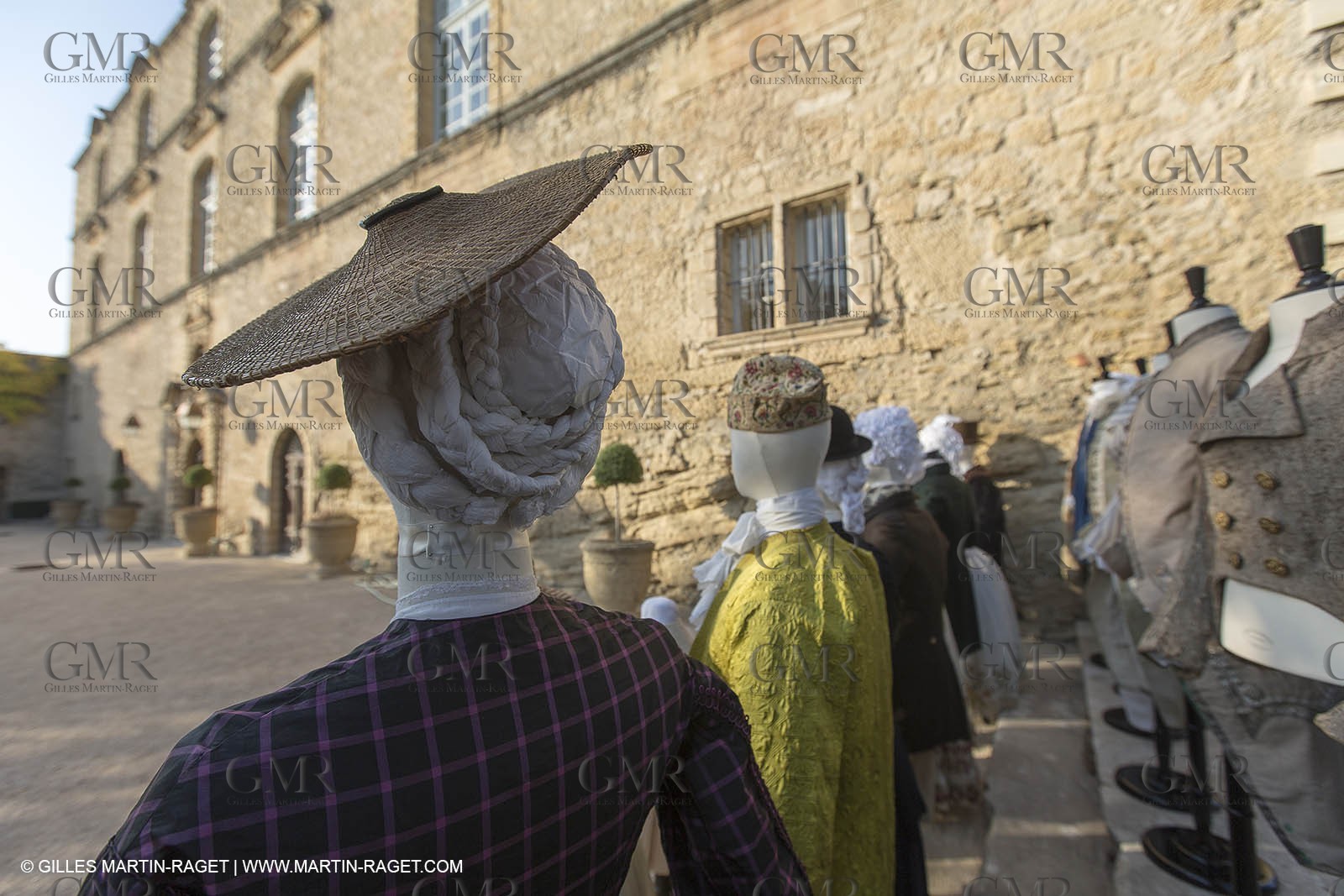 31 10 2013 - Ansouis (FRA,84) - Ansouis castle - Costumes of the exhibit Men costumes
