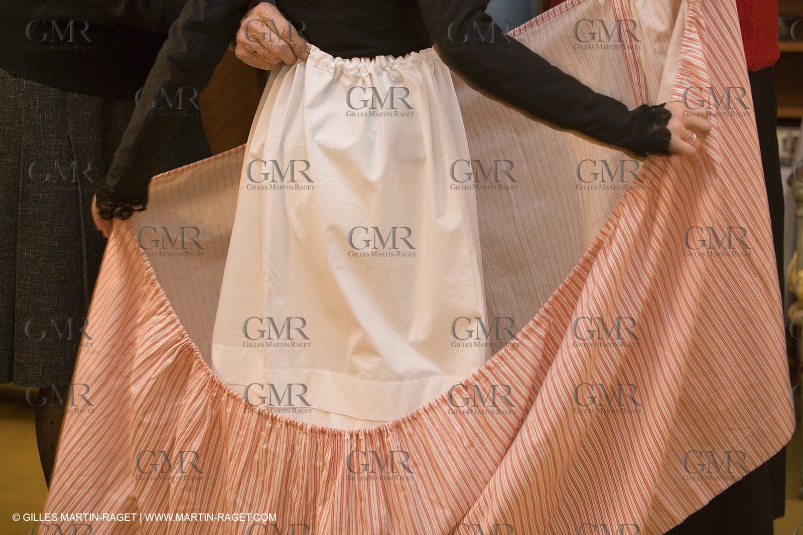 24 12 2006 - Les Baux de Provence - Christmas eve - Midnight mass with vivid crib and traditional procession in Saint Vincent Church.