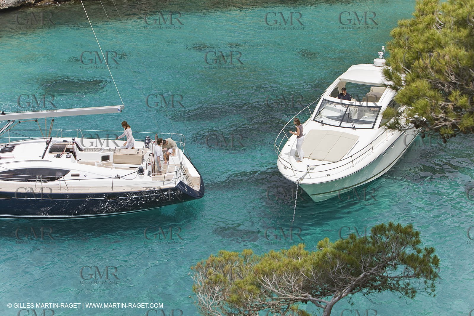 Cruising monohull mooring