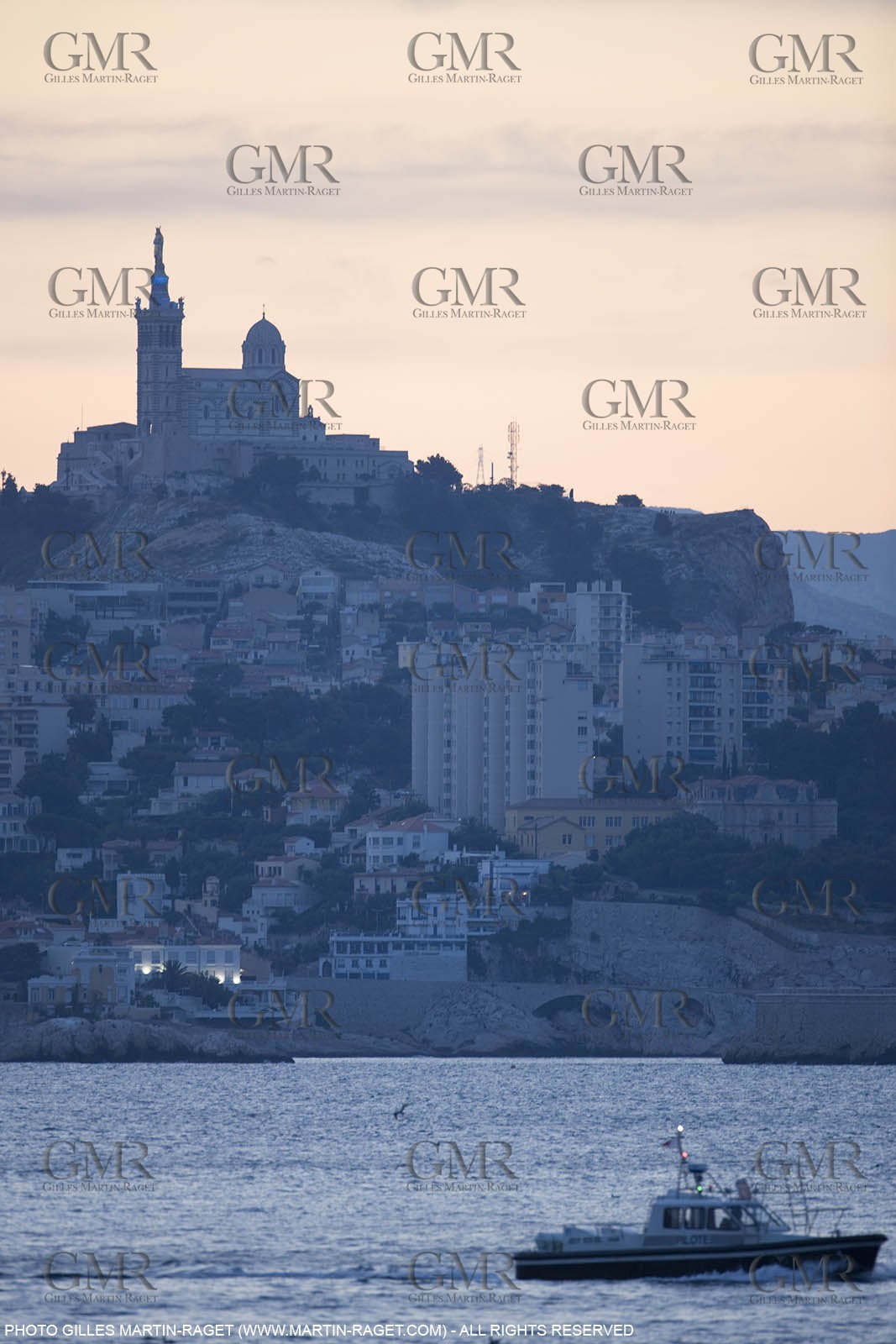 20 06 2008 - Marseille (FRA, 13) - Cruising among the local islands and creeks