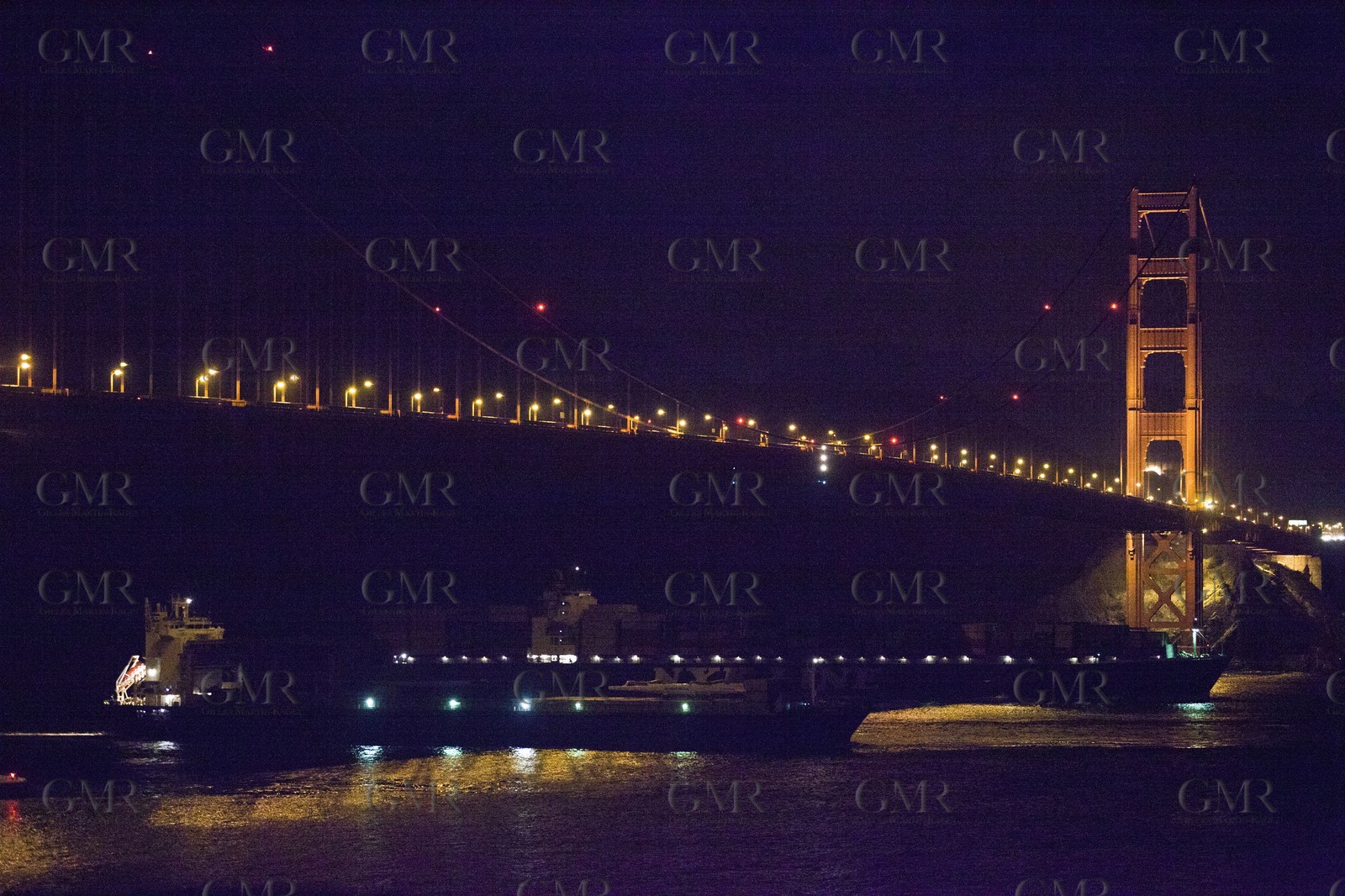 28 02 2011 - San Francisco (USA, CA) - USA 17 arrival in San Francisco - Star Isfjord passing under Golden Gate Bridge