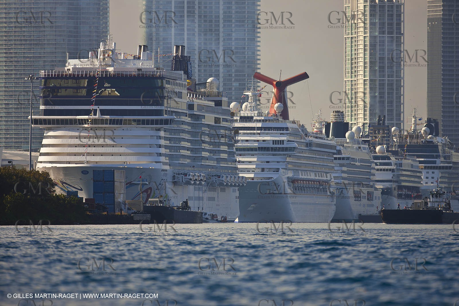 11 12 2010 - Miami (USA, FLA) - 2010 RC 44 World Champîonship - Oracle RC 44 Cup Miami - Day 6 - Fleet racing