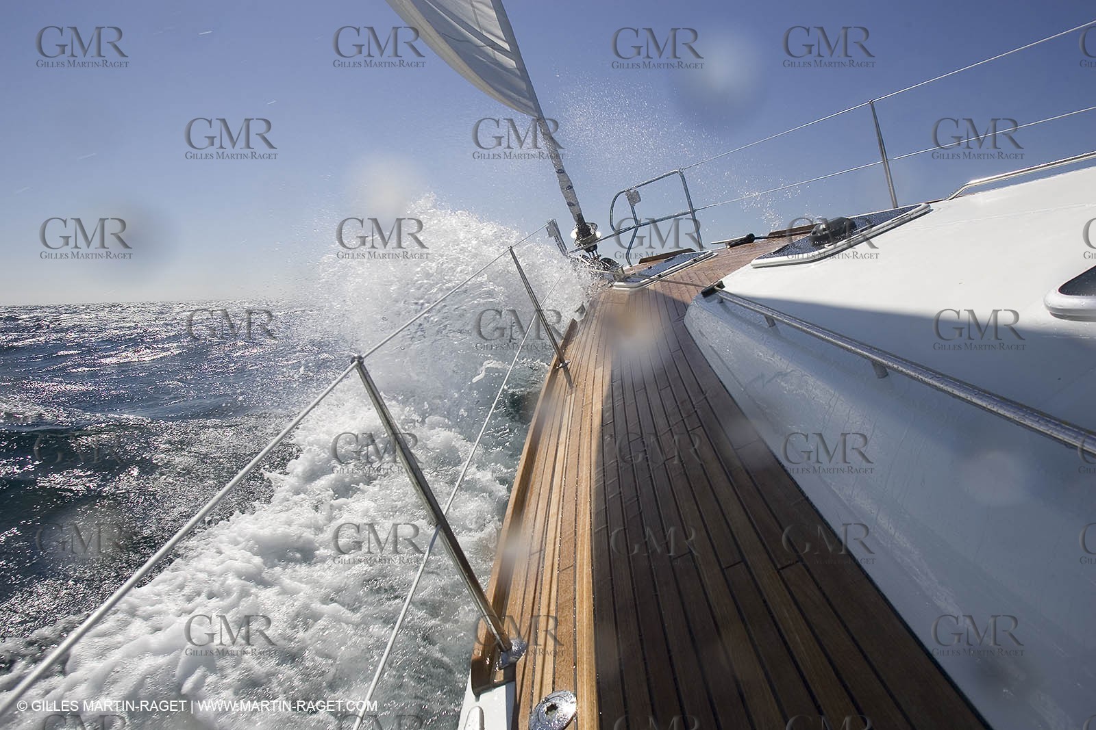 Crusing monohull sailing