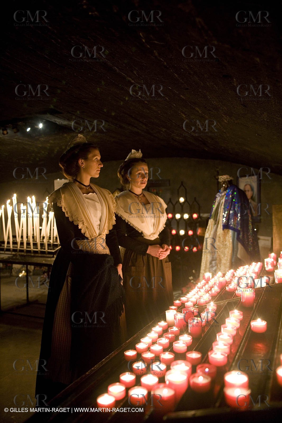 24 02 2007 - Les Saintes Maries de la mer (Fra, 13) - Reine d'Arles et ses demoiselles d'honneur en Camargue