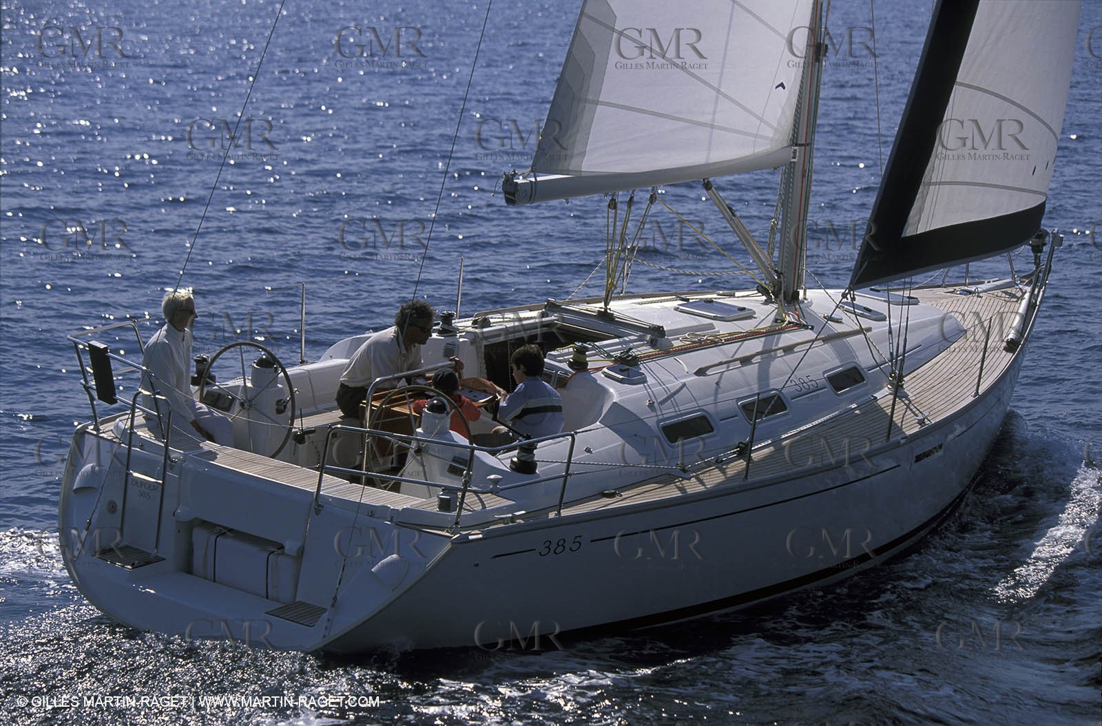 Crusing monohull sailing