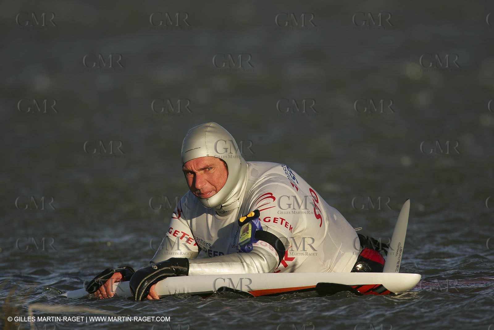 13 11 2004 - Les Saintes Maries de la mer (France) - Irish sailboarder Finian Maynard beat the overall sailing speed record with a run at 46,82 knts.