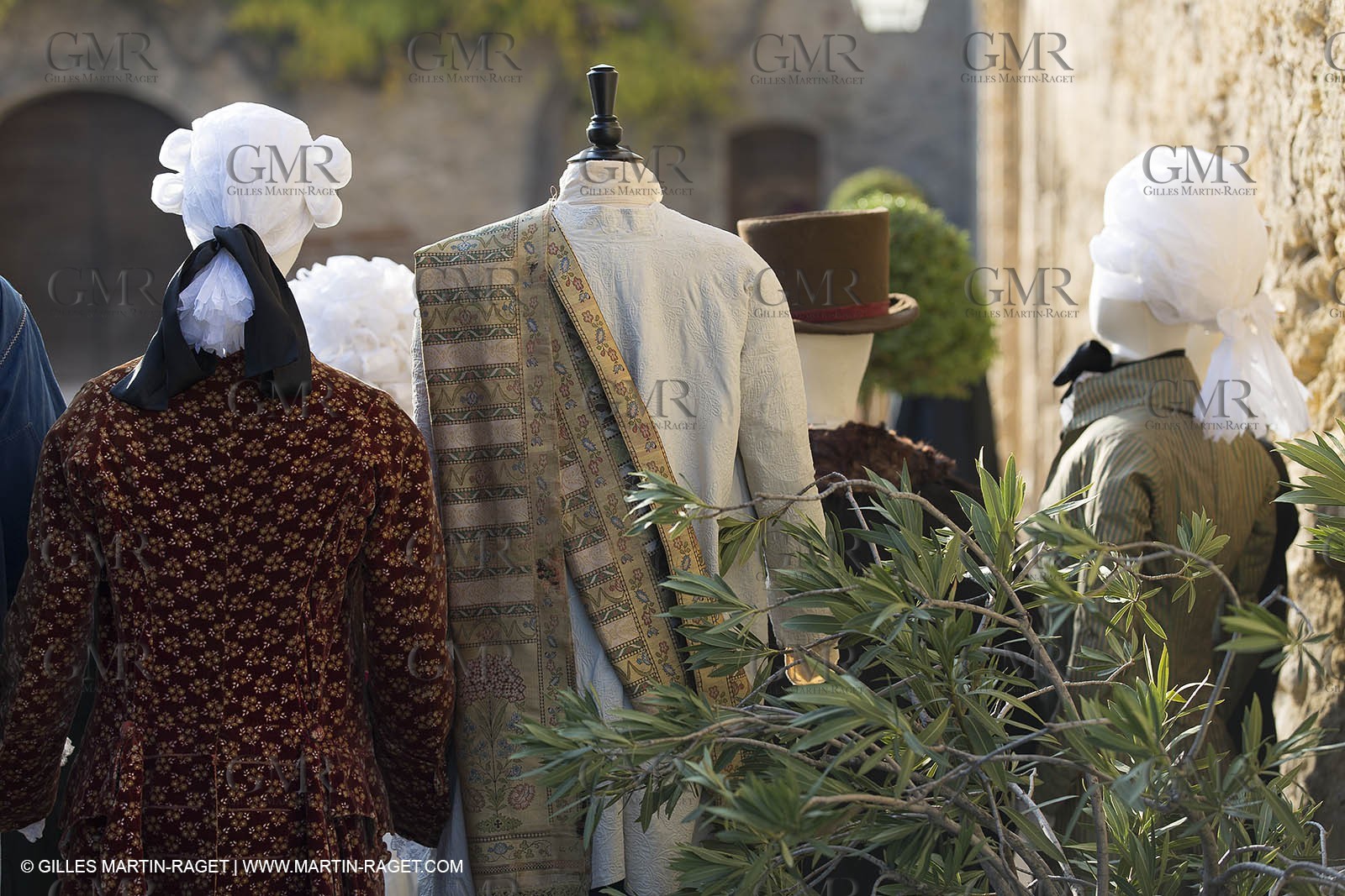 31 10 2013 - Ansouis (FRA,84) - Chateau d'Ansouis - Costumes de l'exposition Habits d'hommes