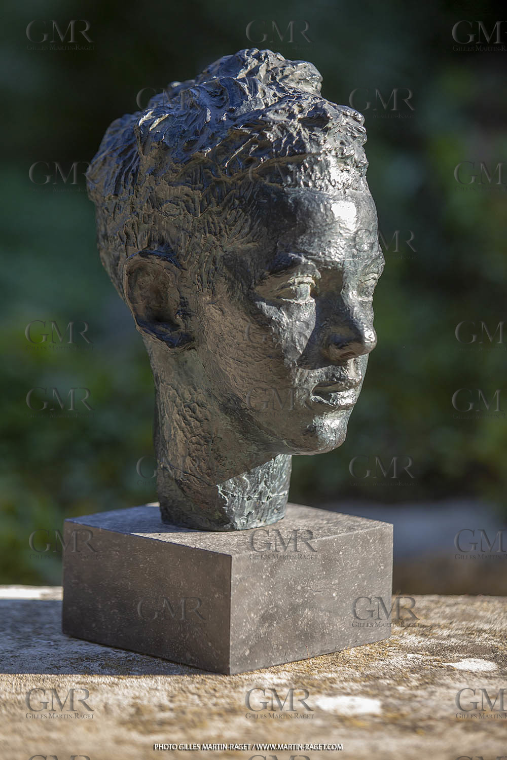 17 04 2022, St Rémy de Provence (FRA,13), Oeuvre de Germaine Richier, Buste n° 2, Rémi Coutin enfant, 1927-1928, Bronze patiné foncé, éreuve d'exposition, 31 x 20 x 21 cm, collection Famille Germaine Richier