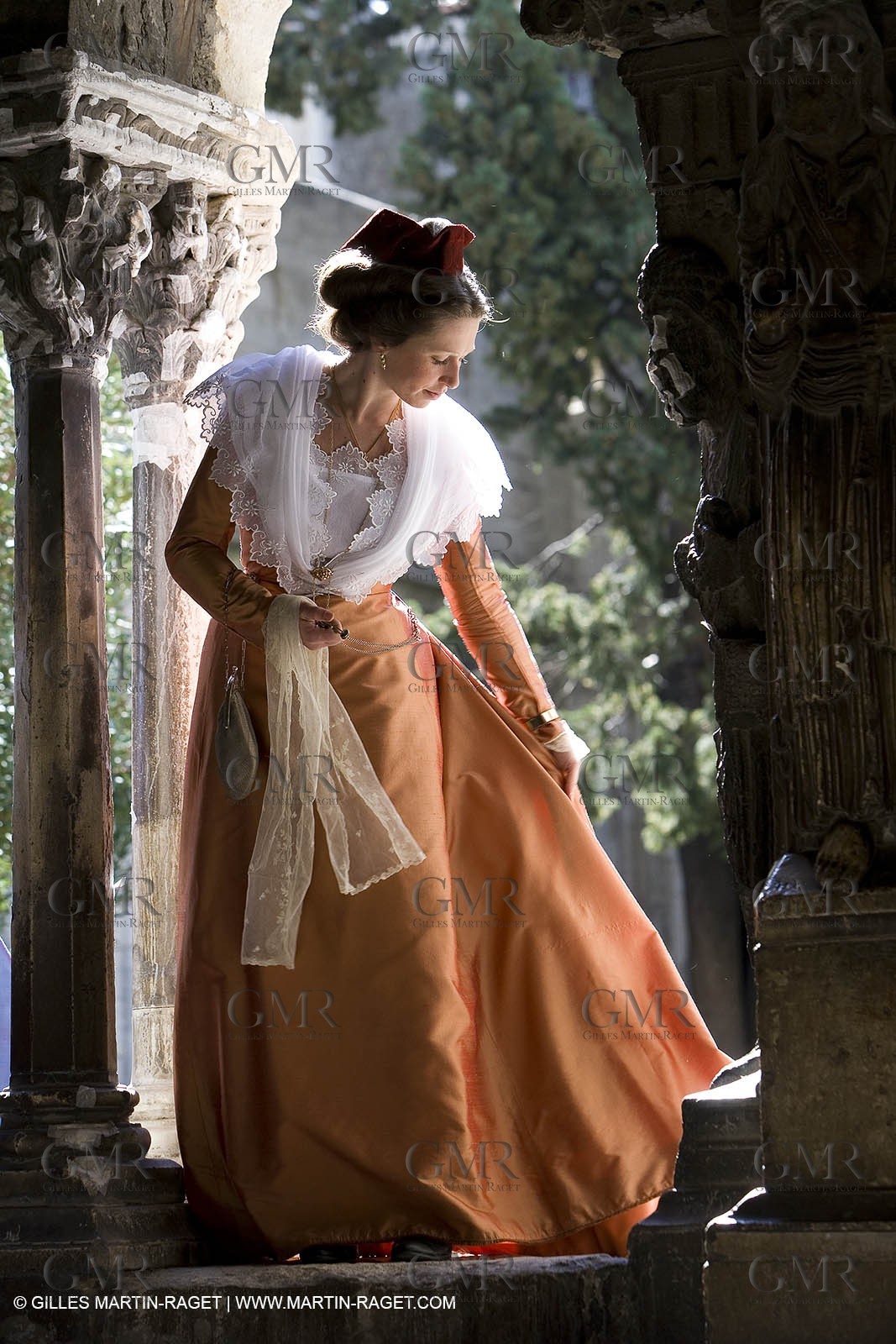 10 03 2007- Arles (FRA, 13) - Queen of arles and her assistants