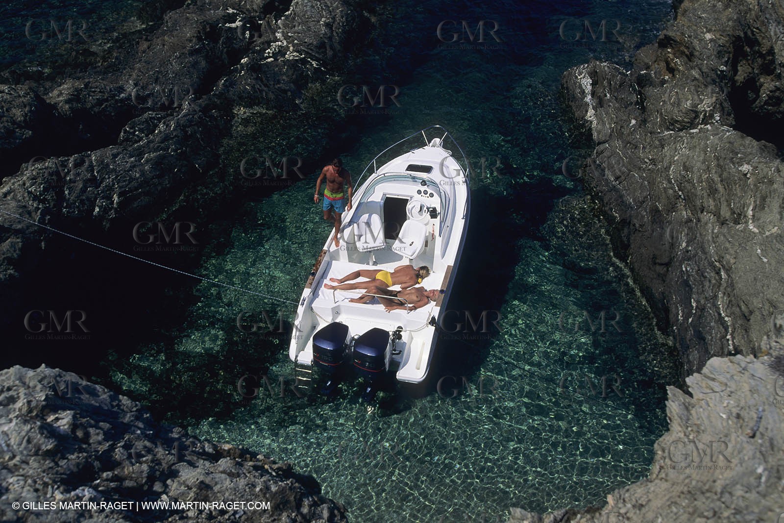Powerboating, cruising