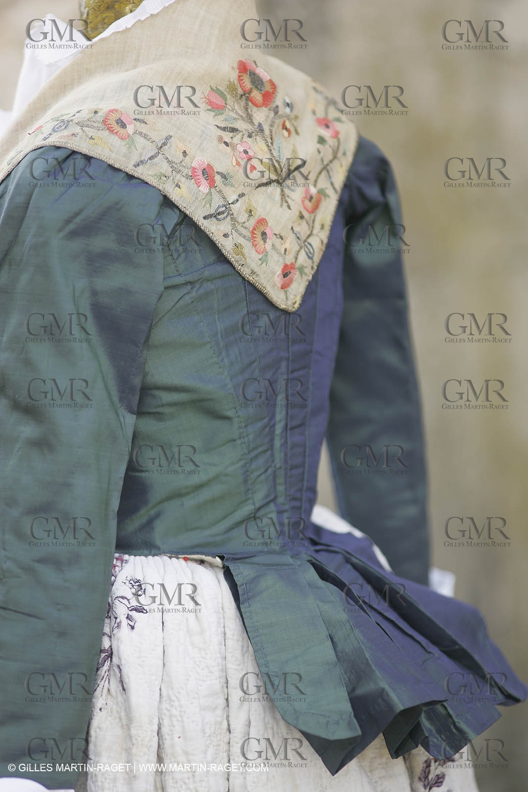 May 2004 - La Tour d'Aigues (FRA, 84) - Old costumes for women of the South exhibition