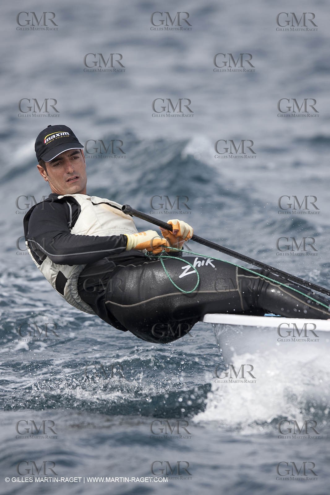 20 04 2010 - Hyères (FRA,83) - SOF 2010 - Zhik Team - Laser Men - Javier Hernandez