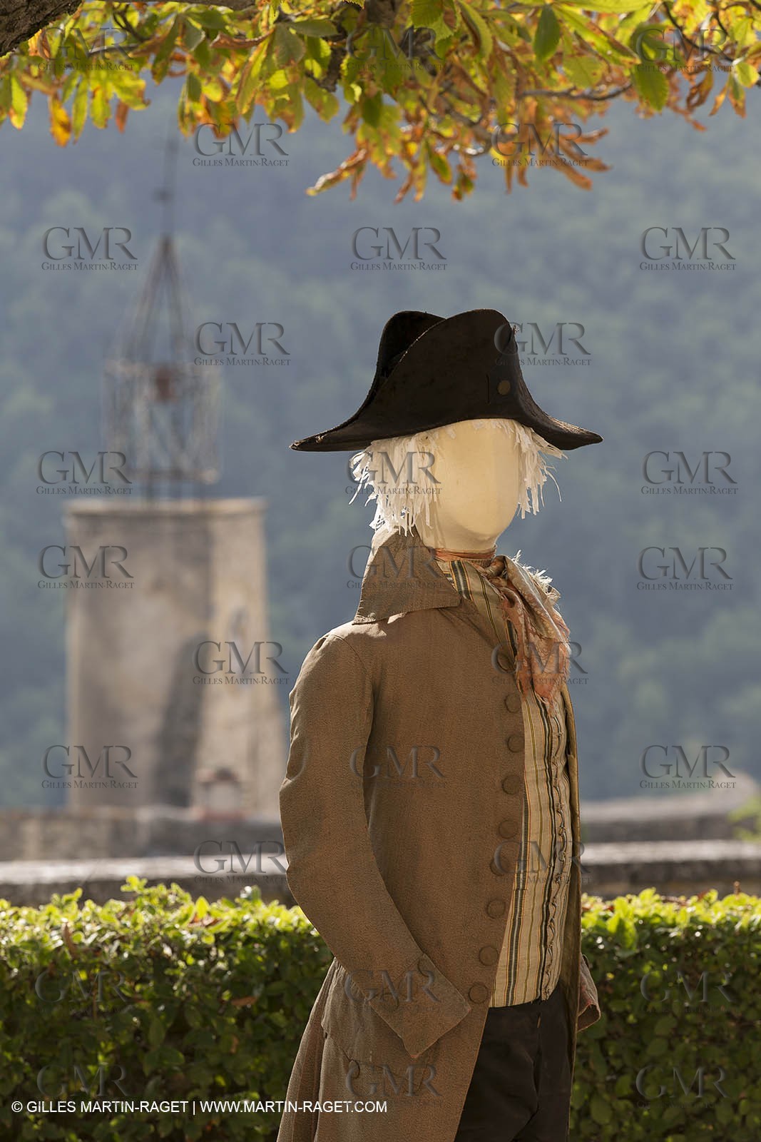 31 10 2013 - Ansouis (FRA,84) - Chateau d'Ansouis - Costumes de l'exposition Habits d'hommes