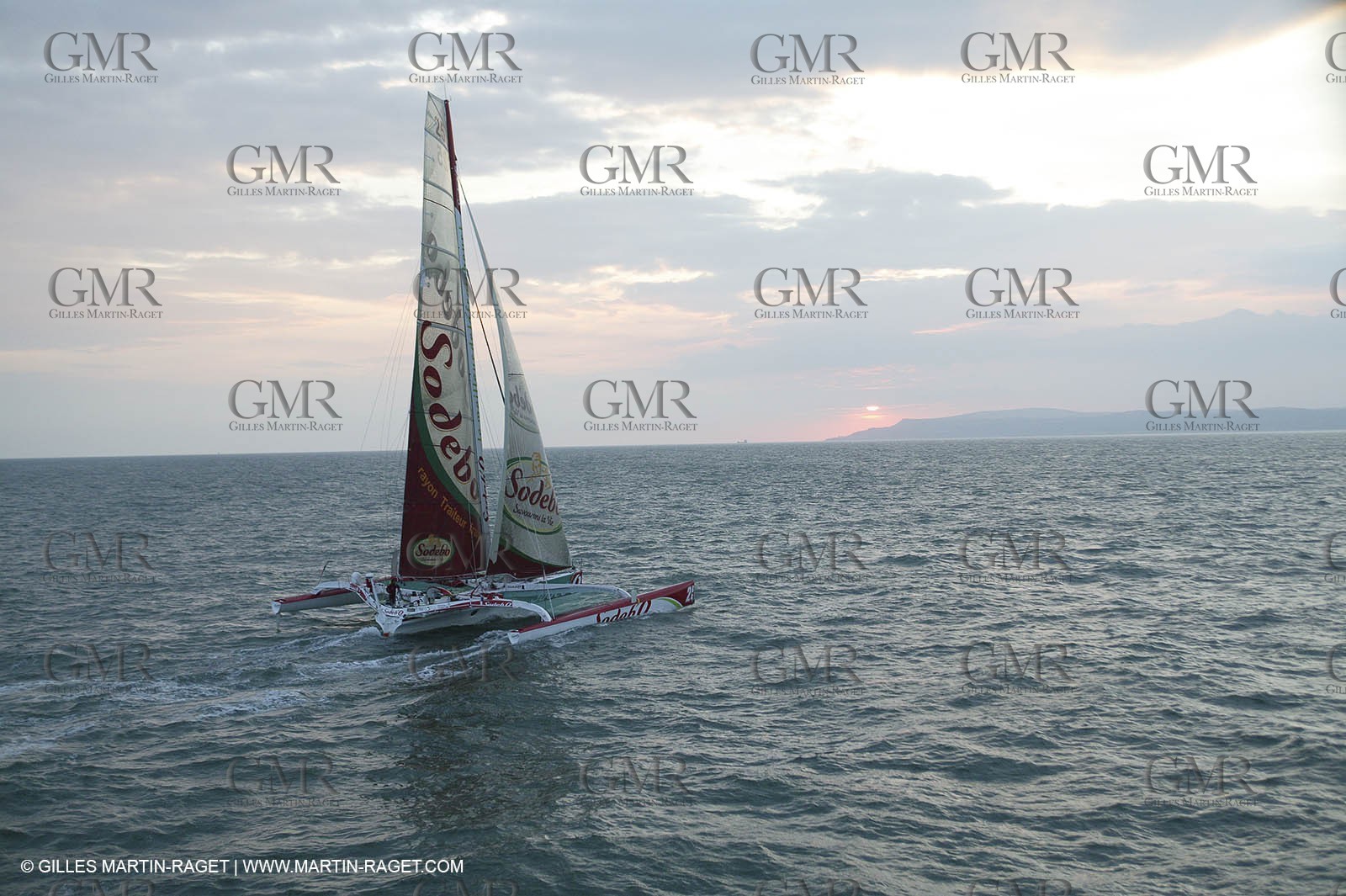 14 08 06 - Isle of Wight (UK) - Thomas Coville beat the round britain island sailing record onboard his 60 trimaran sodebo