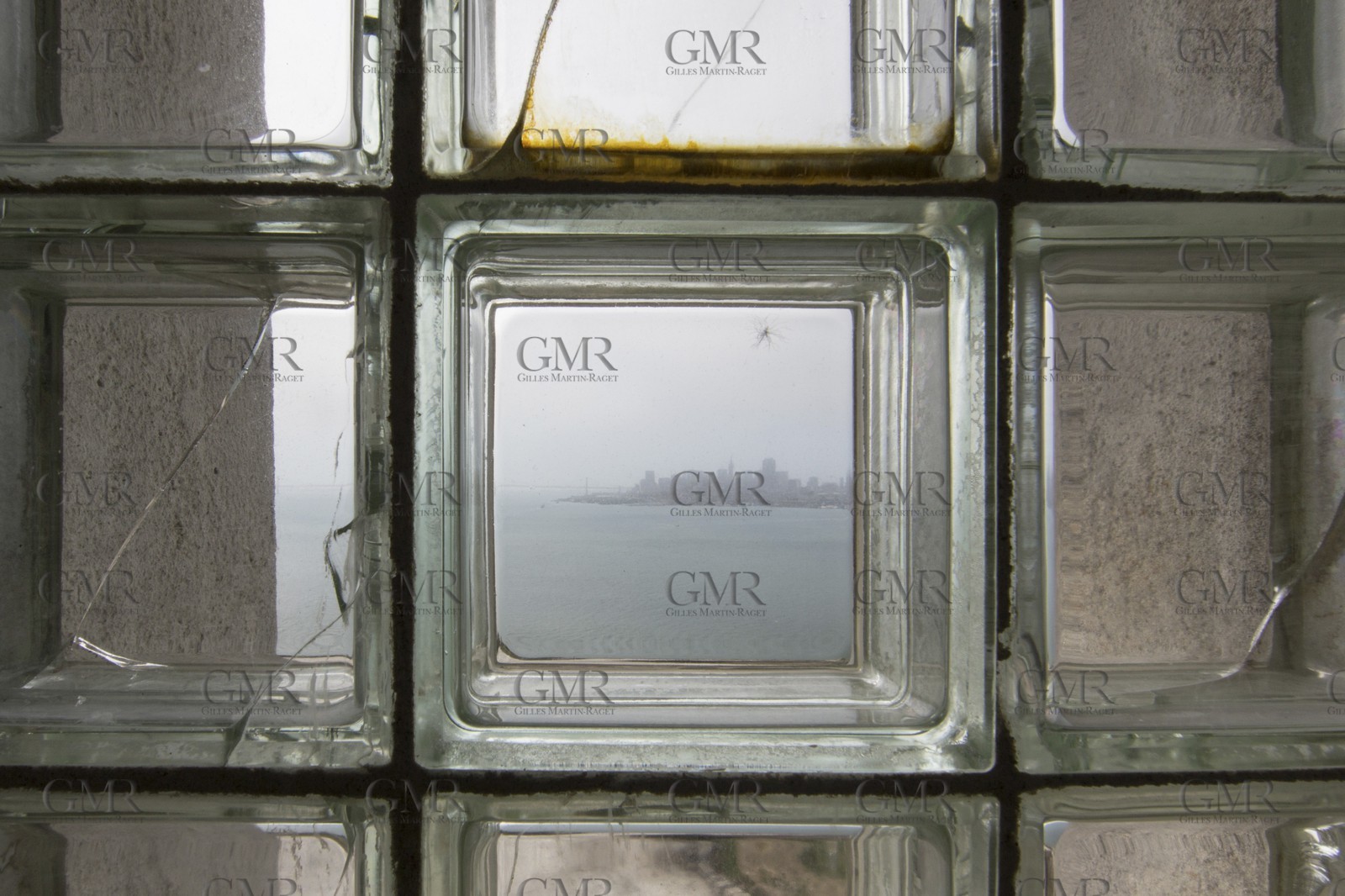 02 07 2013 - San Francisco (USA,CA) - 34th America's Cup - Setting up the LiveLine Media on Alcatraz