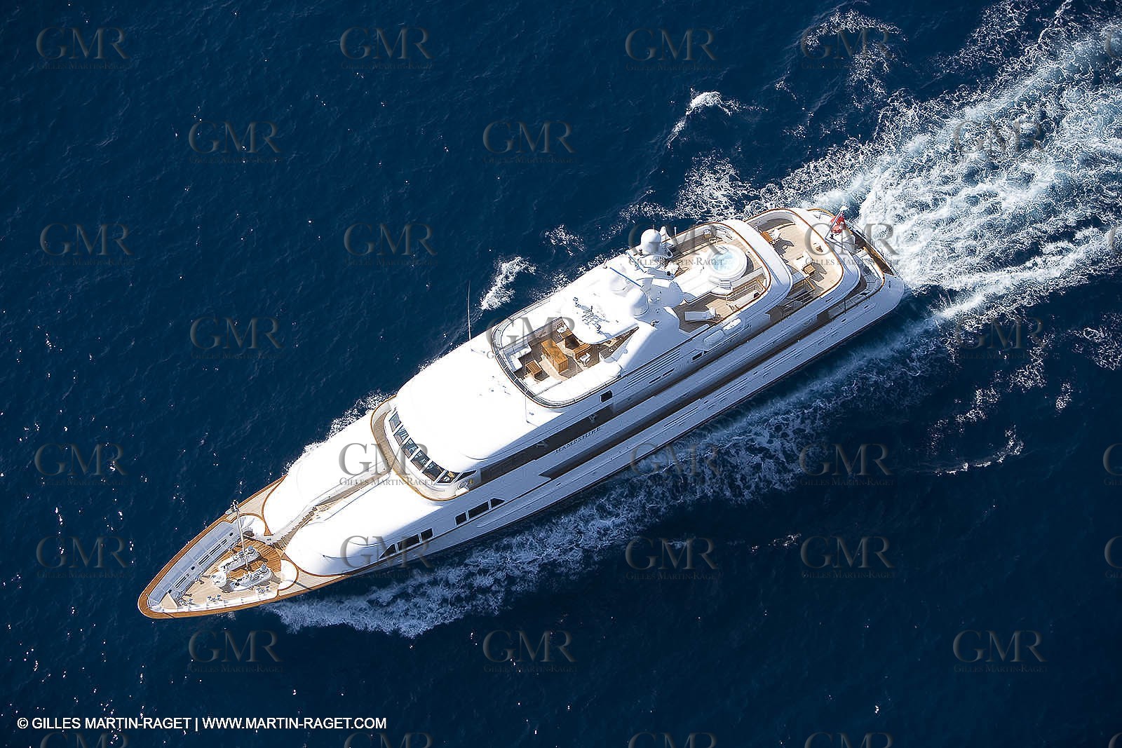 28 07 2007 - St Jean Cap Ferrat - SuperYachts - Motor Yachts - Hampshire